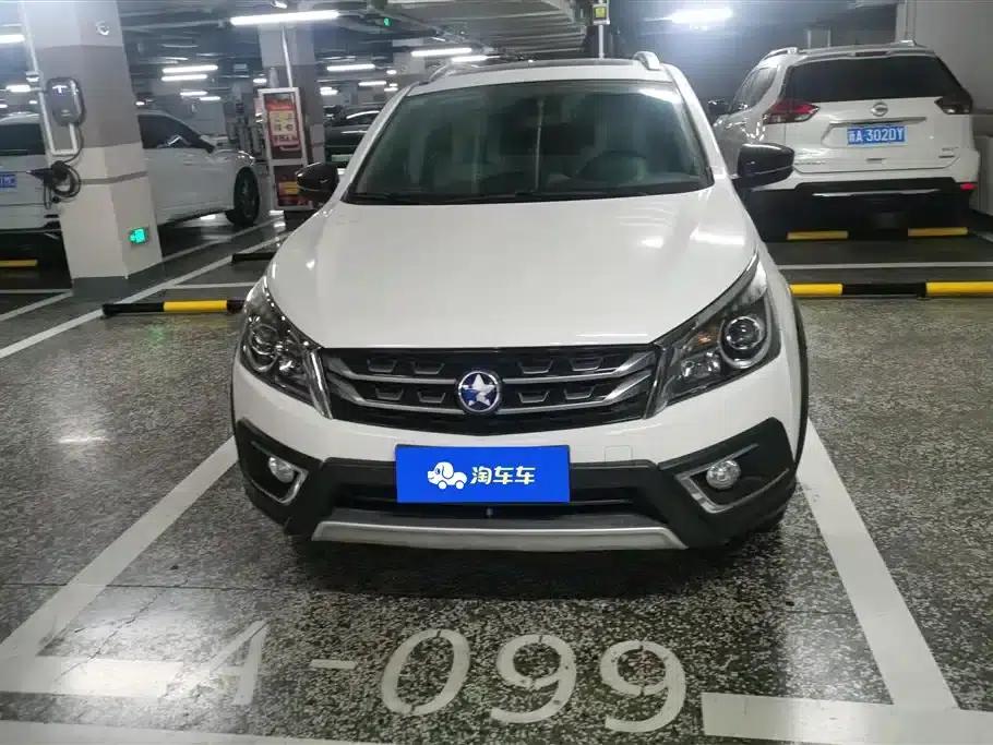 Venucia T70X 2016 2.0L CVT Smart Sport Edition — миниатюра 2