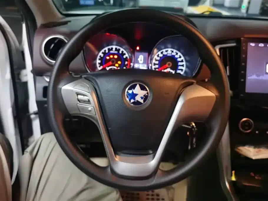 Venucia T70X 2016 2.0L CVT Smart Sport Edition — миниатюра 15