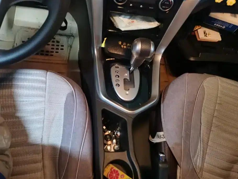 Venucia T70X 2016 2.0L CVT Smart Sport Edition — миниатюра 16