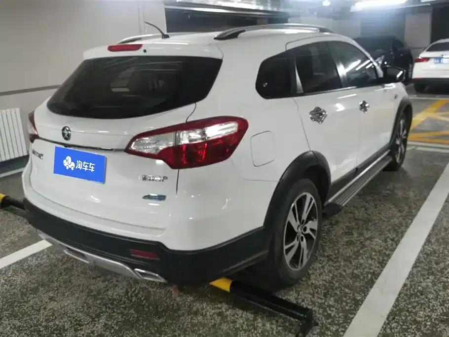 Venucia T70X 2016 2.0L CVT Smart Sport Edition — миниатюра 3