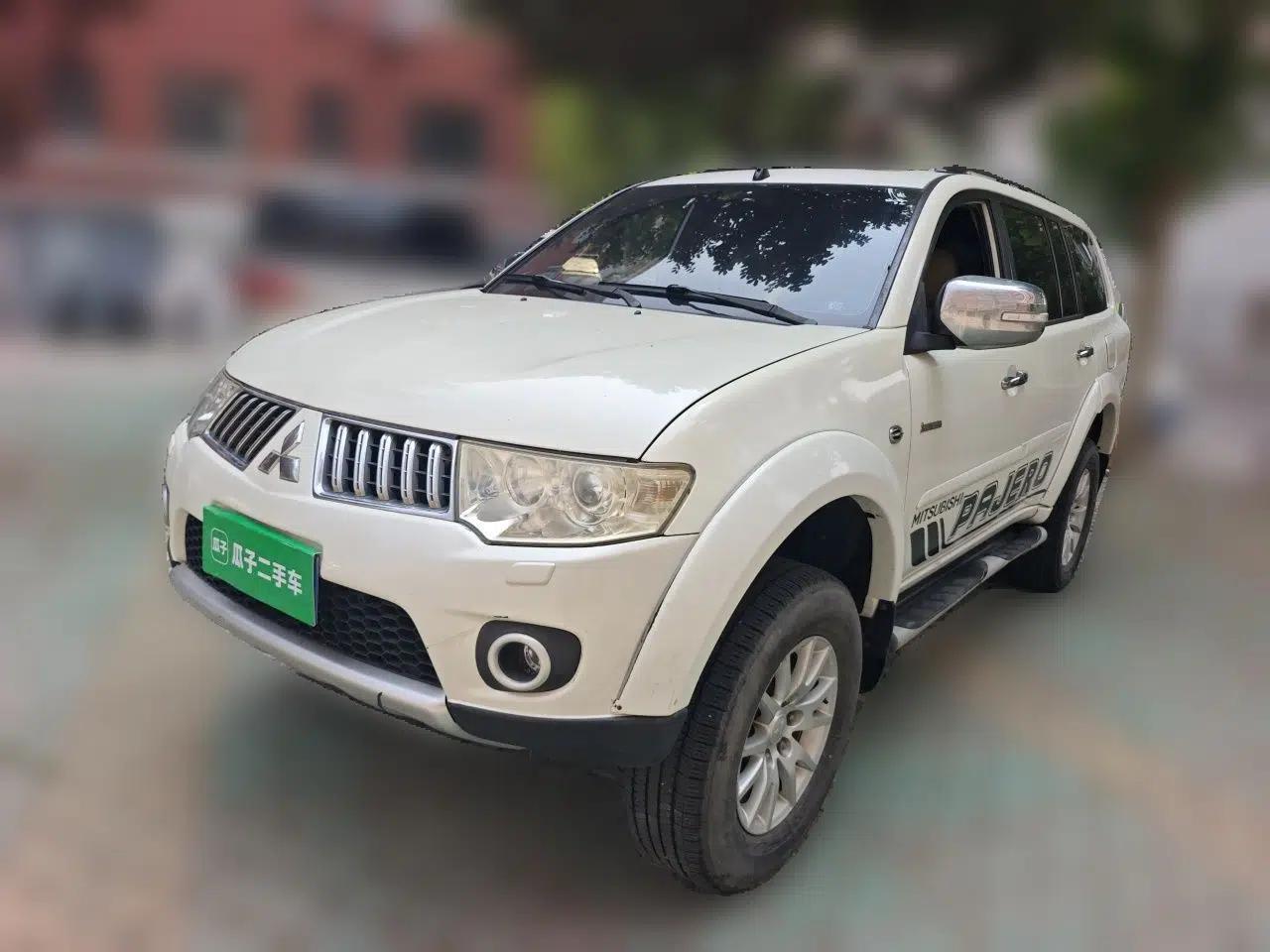 Mitsubishi Pajero Sport 2011 3.0L Luxury Navigation Edition — миниатюра 1