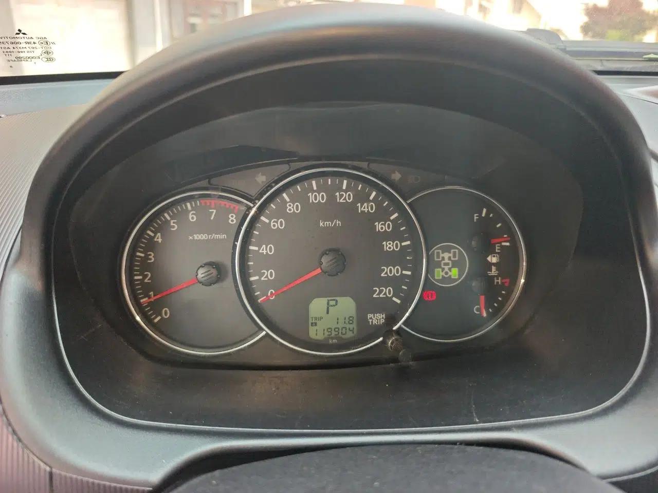 Mitsubishi Pajero Sport 2011 3.0L Luxury Navigation Edition — миниатюра 11