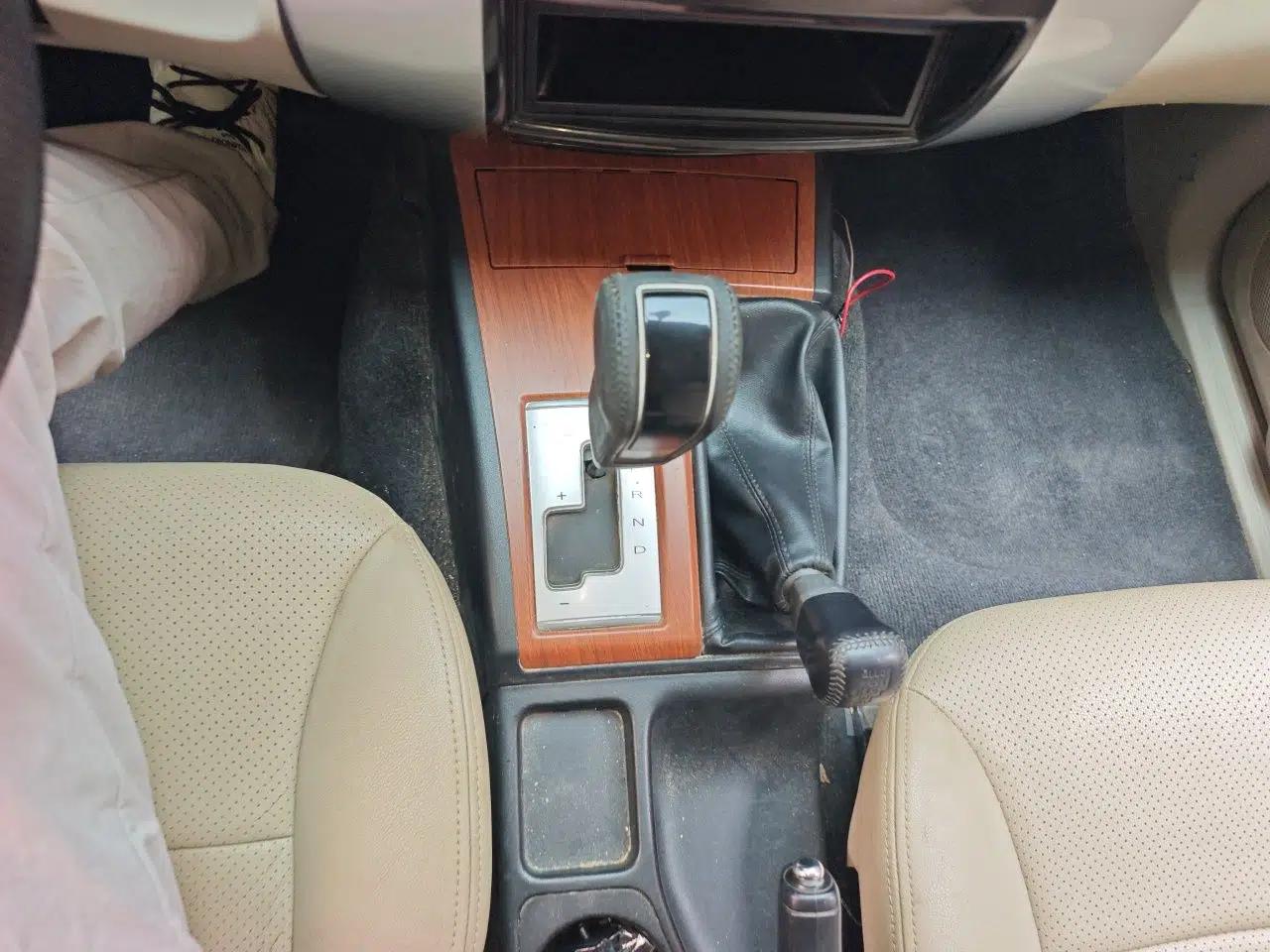 Mitsubishi Pajero Sport 2011 3.0L Luxury Navigation Edition — миниатюра 14