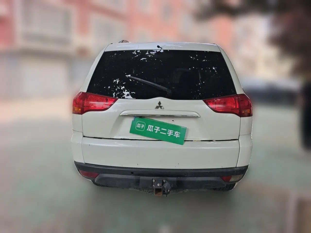 Mitsubishi Pajero Sport 2011 3.0L Luxury Navigation Edition — миниатюра 5