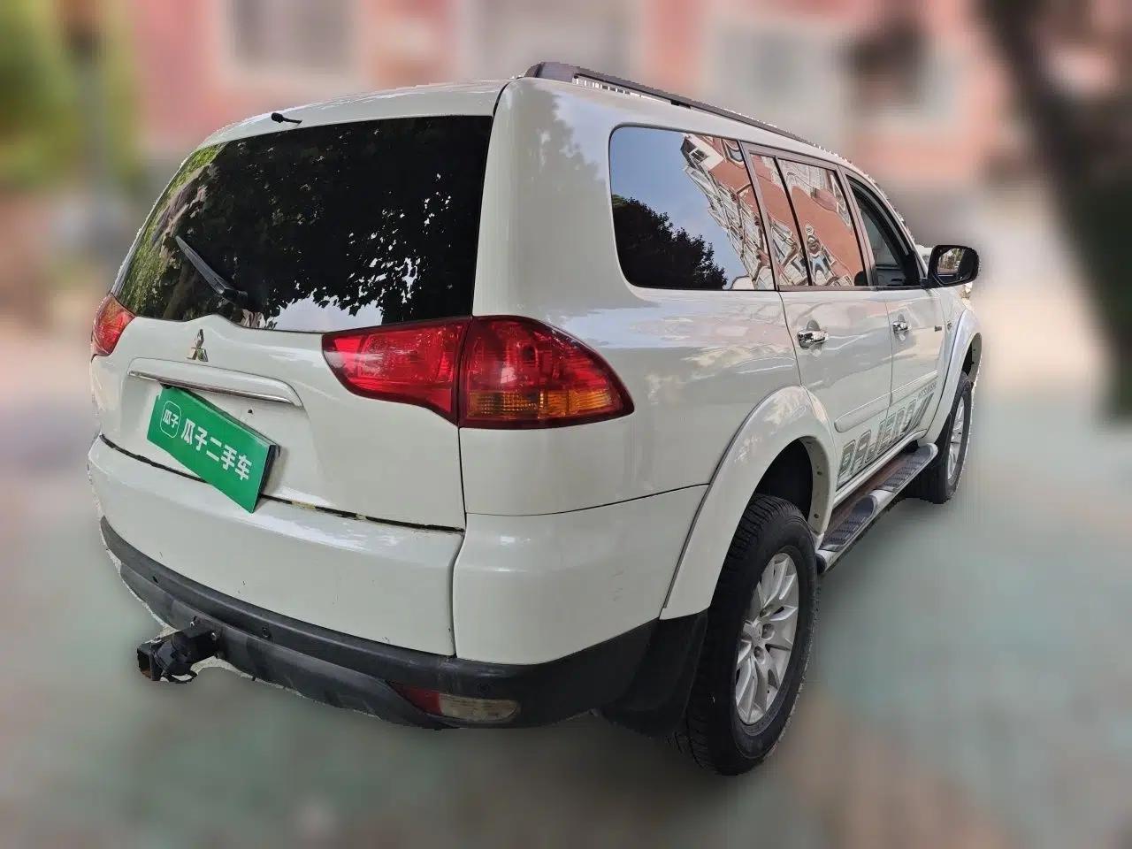 Mitsubishi Pajero Sport 2011 3.0L Luxury Navigation Edition — миниатюра 6