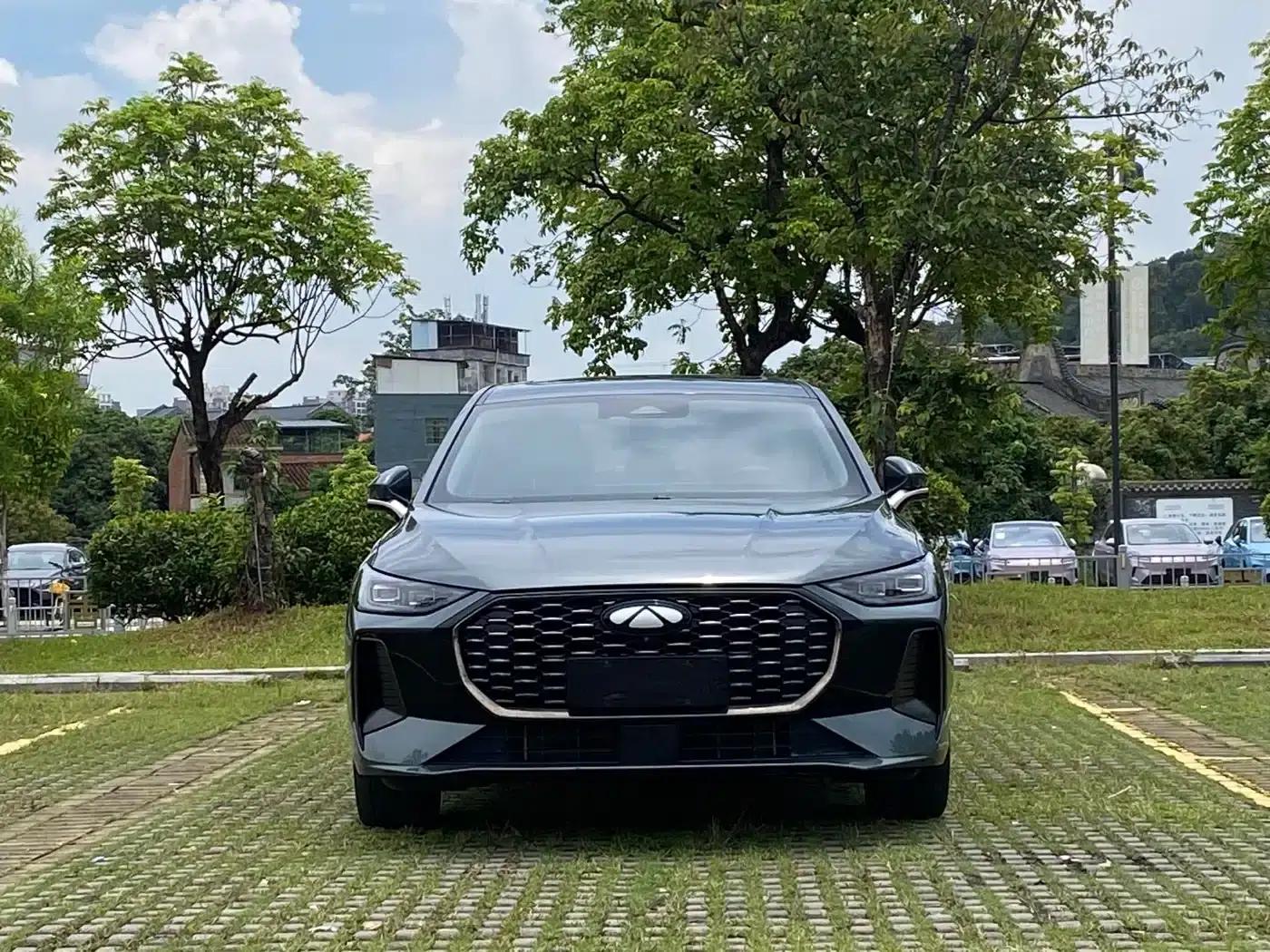 Fengyun A8L 2025 1.5TGDI 145km Luxury Edition — миниатюра 2