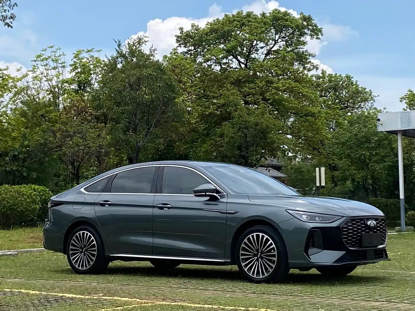 Fengyun A8L 2025 1.5TGDI 145km Luxury Edition — миниатюра 3