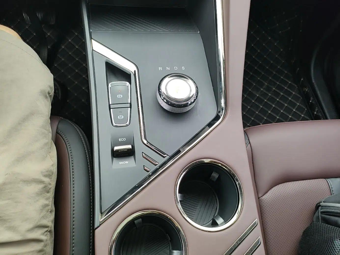 SOL X8 PLUS 2023 1.5 TGDI DCT ZhiJia Edition 5 Seats — миниатюра 25