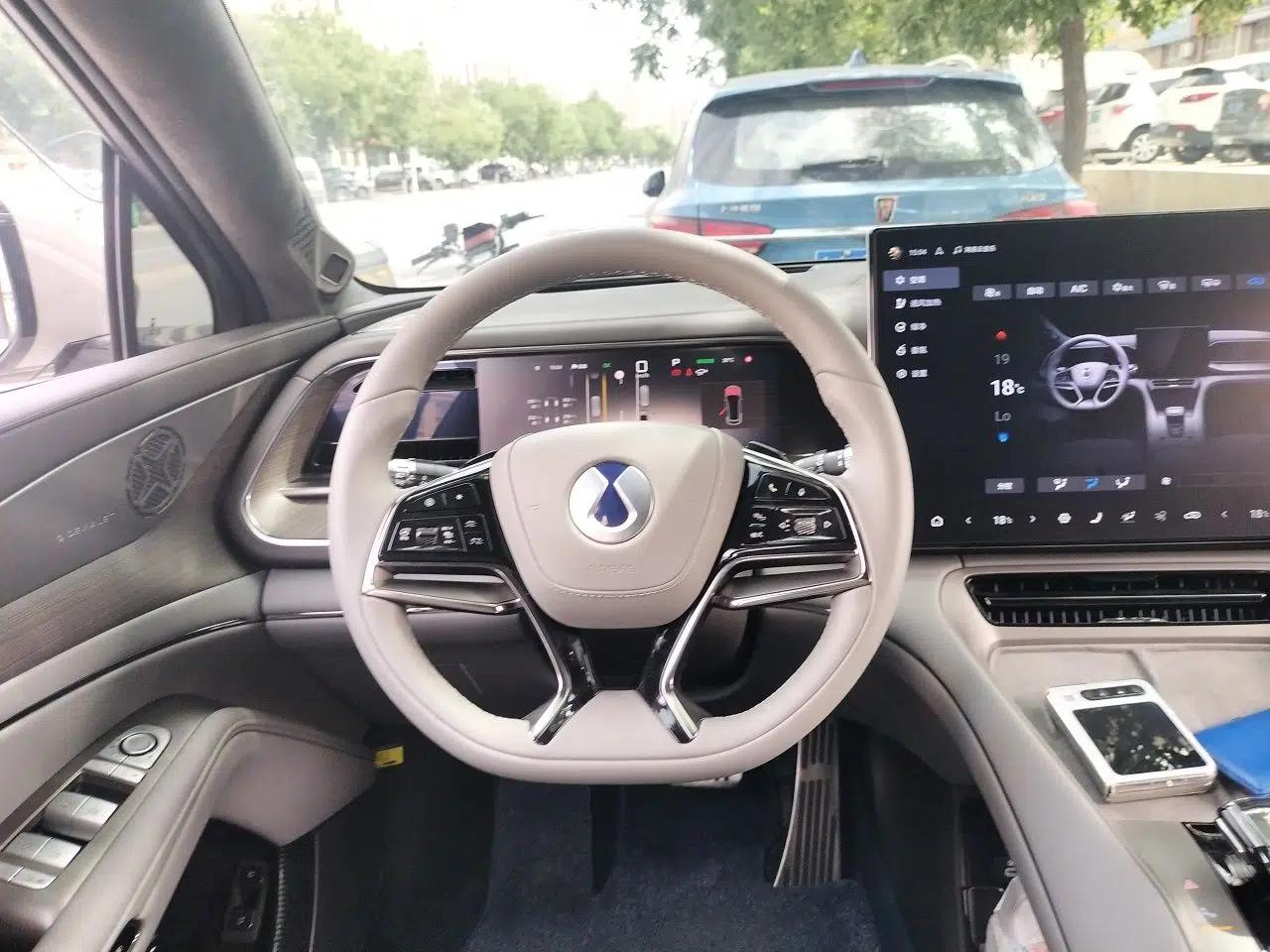Denza N7 2024 630 All-Wheel Drive Intelligent Driving Max Edition — миниатюра 10