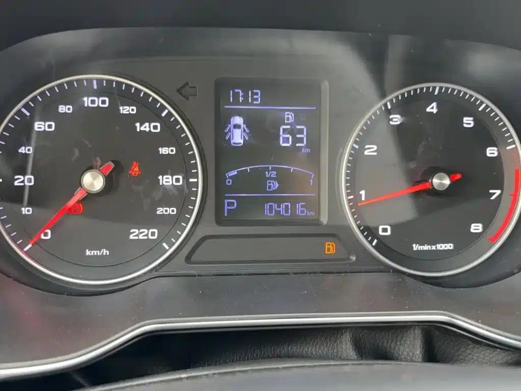 Roewe RX3 2018 1.6L CVT Internet Smart Edition — миниатюра 13