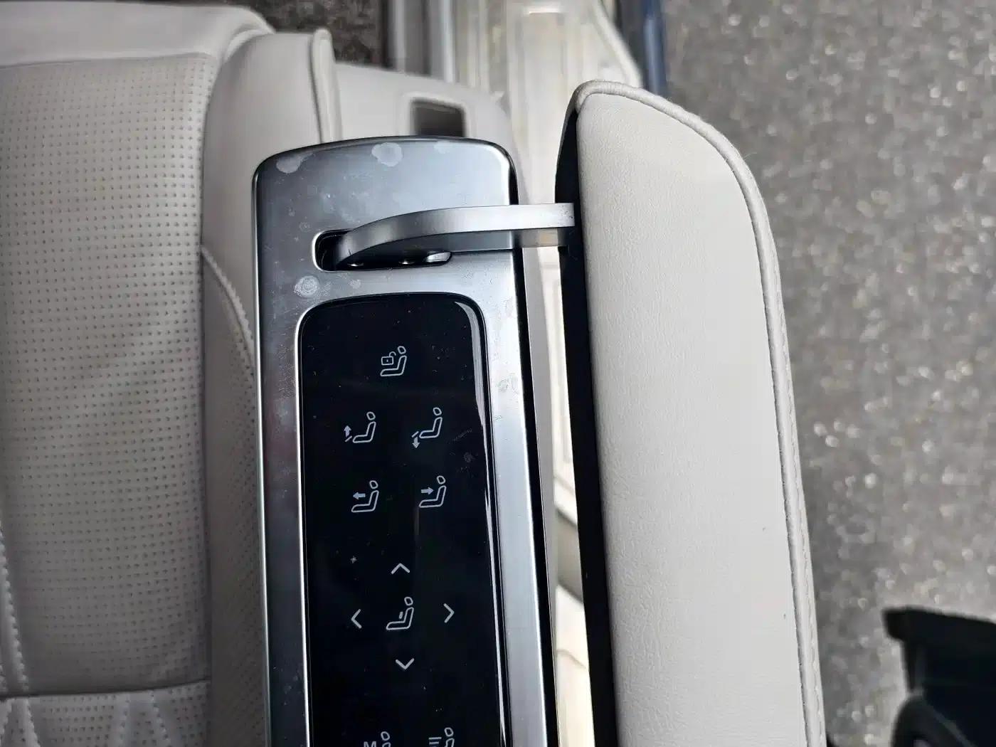 Roewe iMAX8 New Energy 2022 First Class Platinum Edition — миниатюра 12