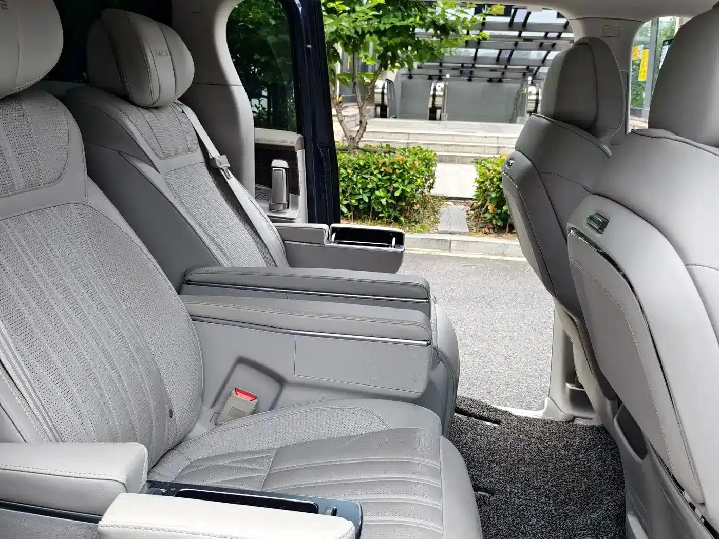 Roewe iMAX8 New Energy 2022 First Class Platinum Edition — миниатюра 9