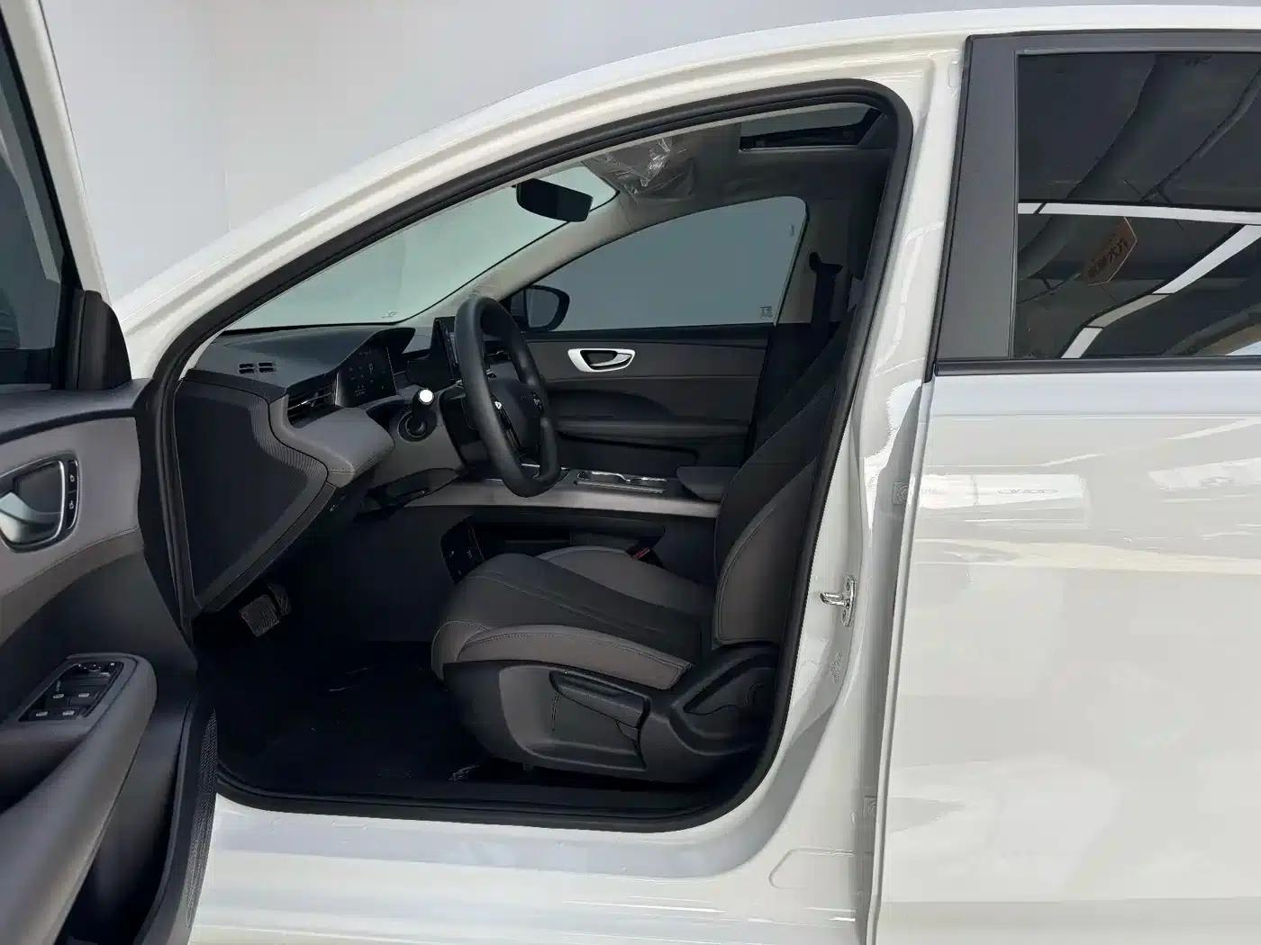 Roewe D6 2025 450km Premium Edition — миниатюра 5