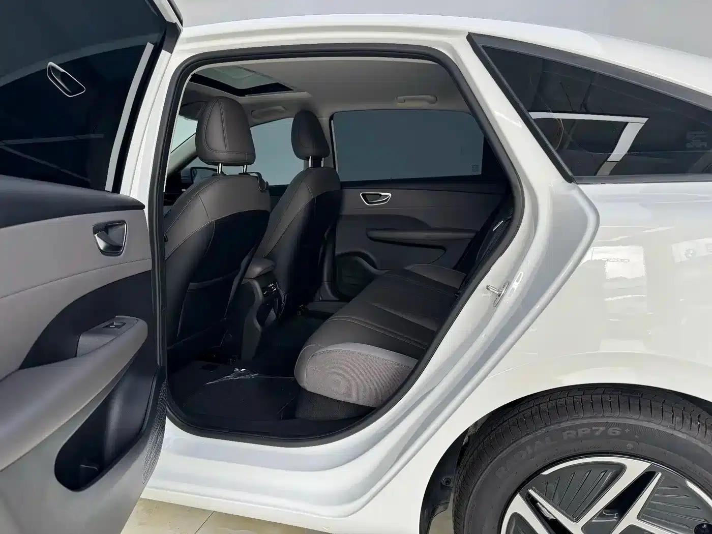 Roewe D6 2025 450km Premium Edition — миниатюра 6