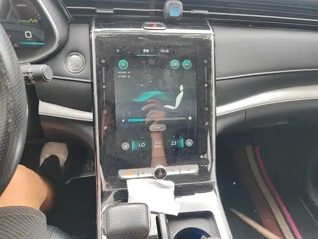 Roewe RX5 eMAX 2020 500PHEV Intelligent Cockpit Flagship Edition — миниатюра 13