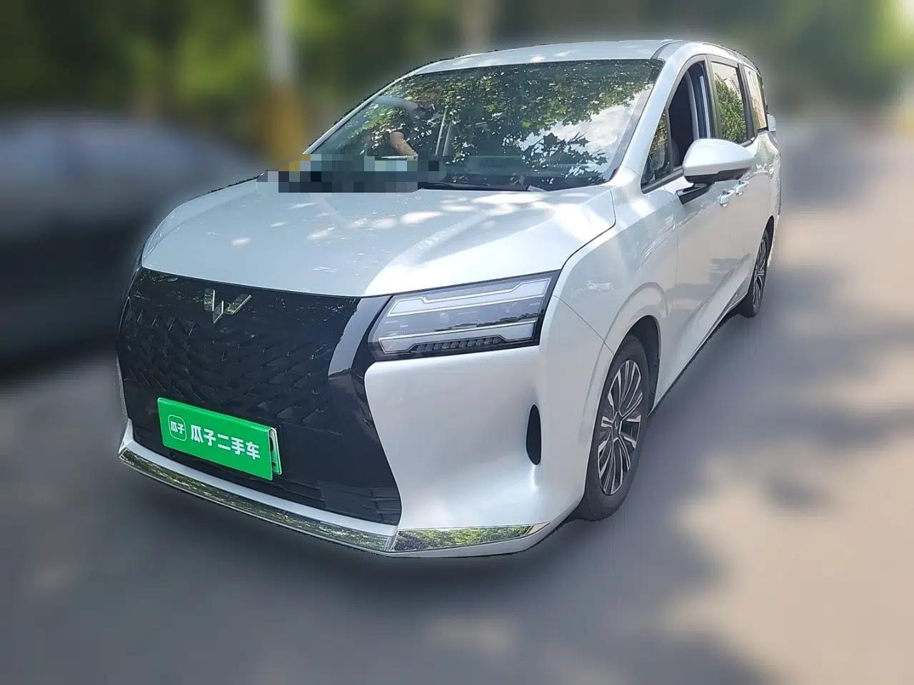 Wuling Starlight 730 2025 Model Plug-in Hybrid 125km Luxury Edition — миниатюра 1