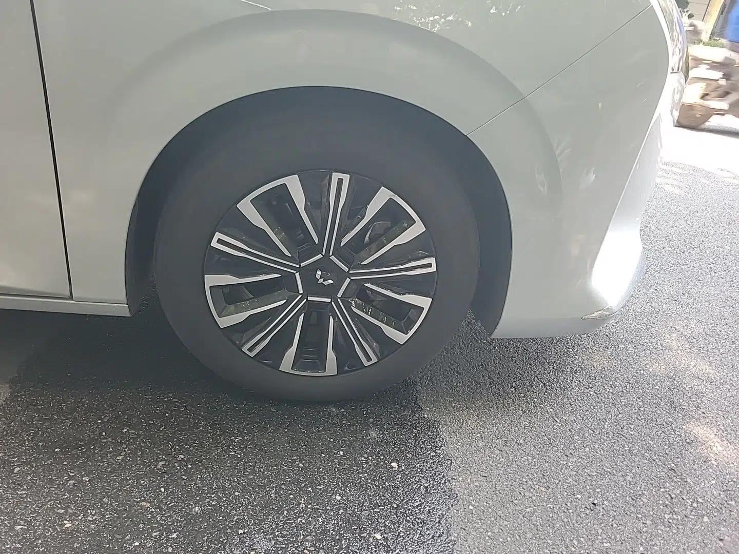 Wuling Starlight 730 2025 Model Plug-in Hybrid 125km Luxury Edition — миниатюра 8