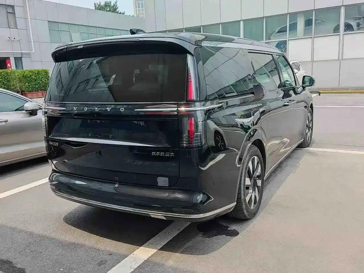 Volvo EM90 2025 Ultra 6-seater — миниатюра 4