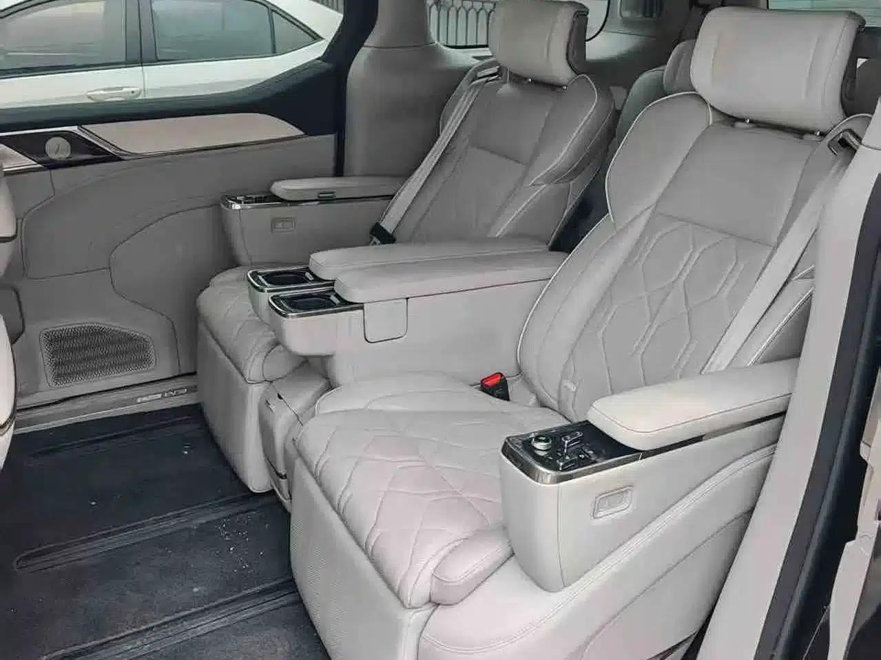 Volvo EM90 2025 Ultra 6-seater — миниатюра 6