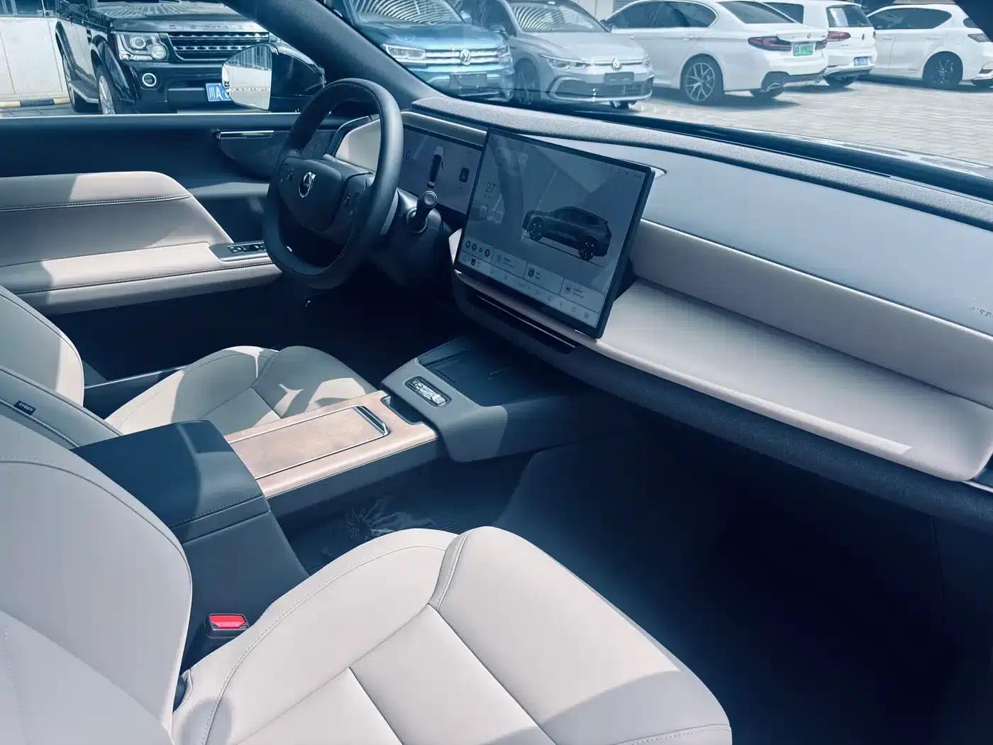 2026 Volvo XC70 Plug-in Hybrid, All-Wheel Drive, Long Range Core — миниатюра 12