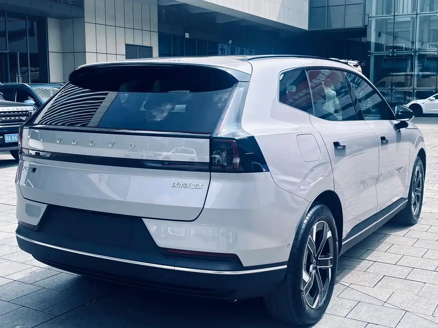 2026 Volvo XC70 Plug-in Hybrid, All-Wheel Drive, Long Range Core — миниатюра 5