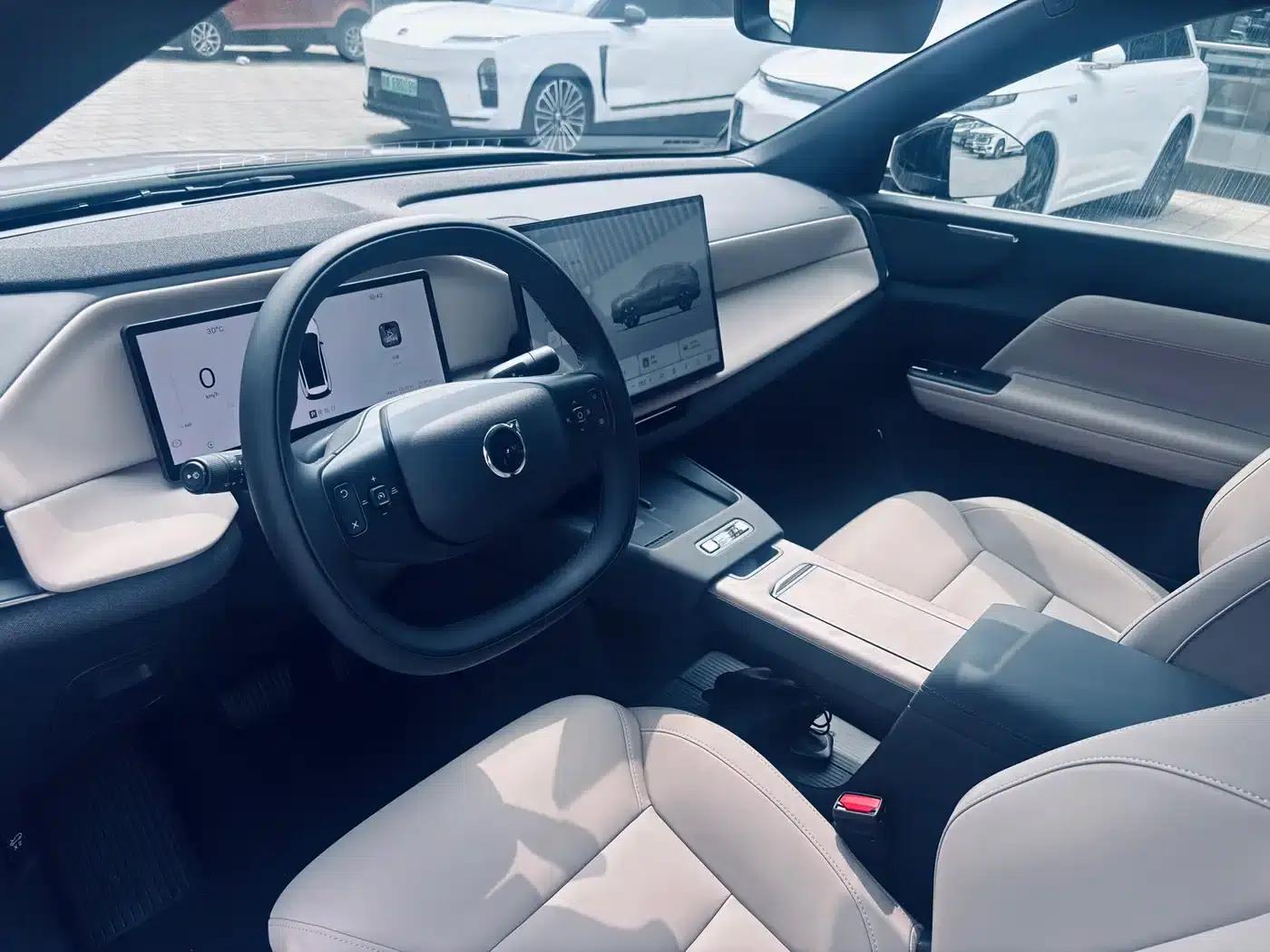 2026 Volvo XC70 Plug-in Hybrid, All-Wheel Drive, Long Range Core — миниатюра 8