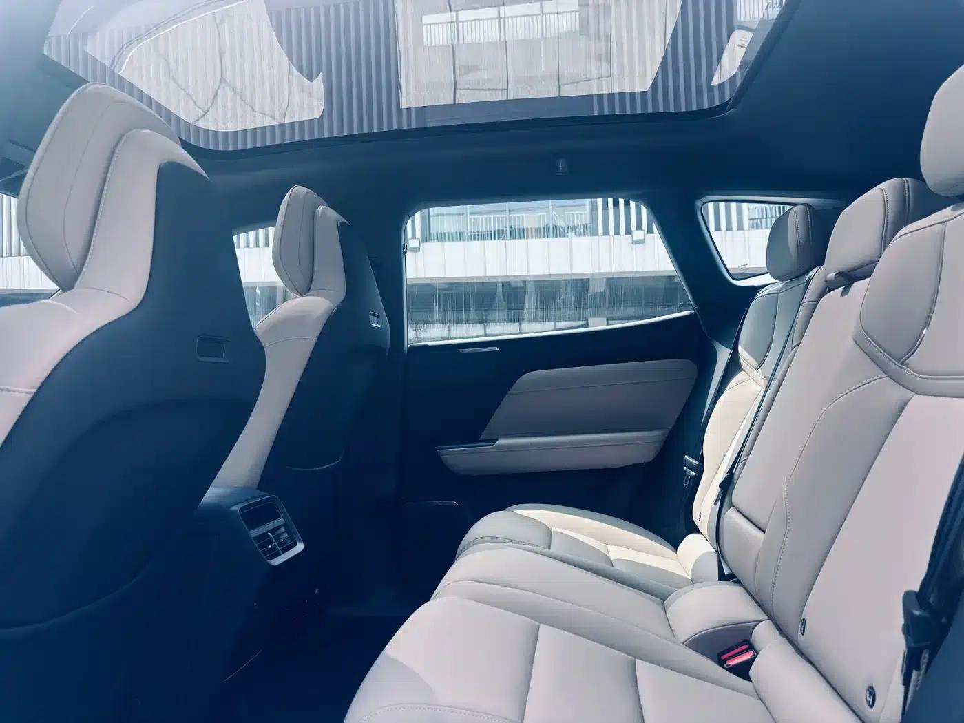 2026 Volvo XC70 Plug-in Hybrid, All-Wheel Drive, Long Range Core — миниатюра 9