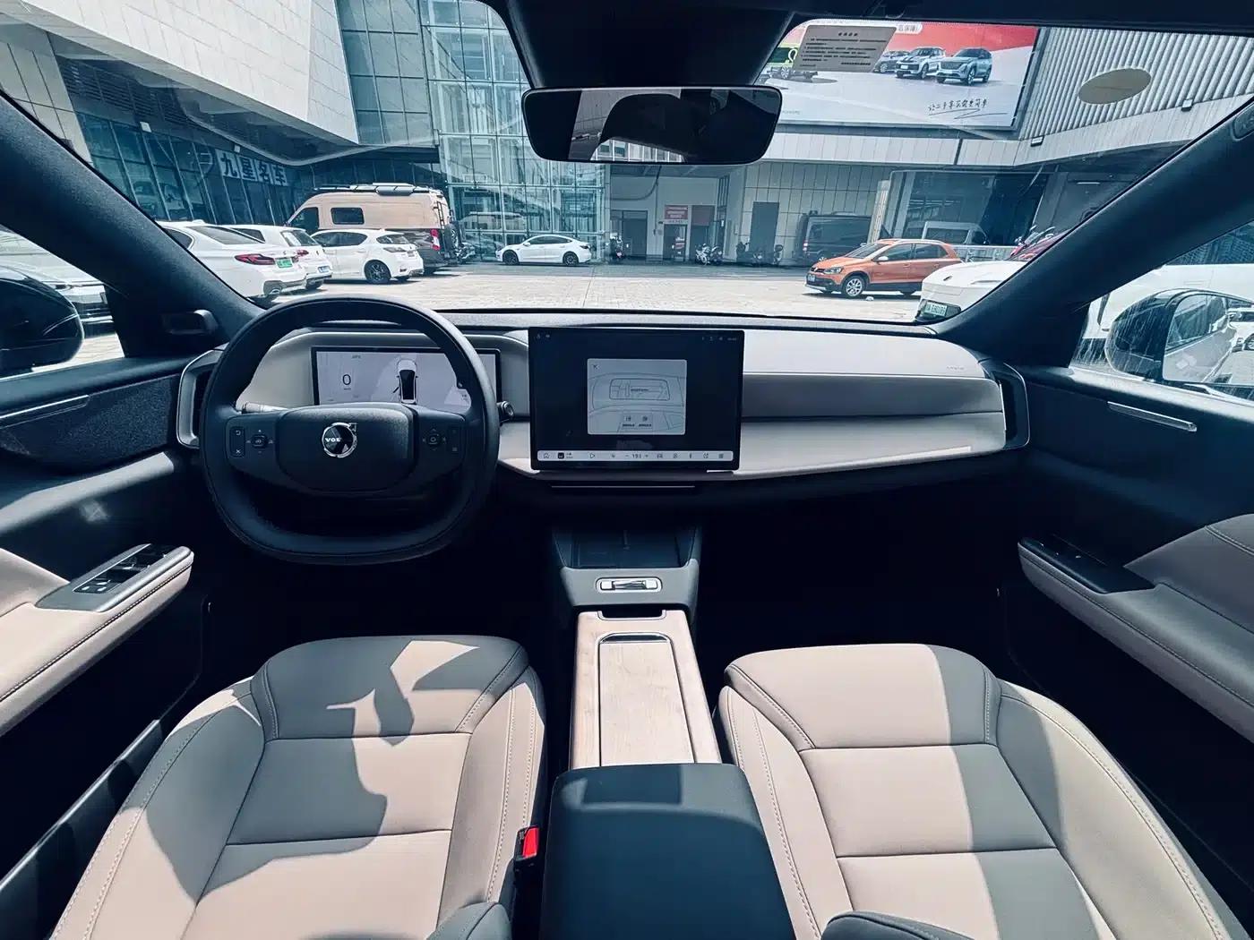 2026 Volvo XC70 Plug-in Hybrid, All-Wheel Drive, Long Range Core — миниатюра 10