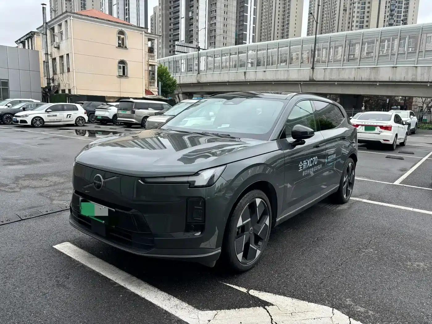 2026 Volvo XC70 Plug-in Hybrid, All-Wheel Drive, Ultra Range — миниатюра 1