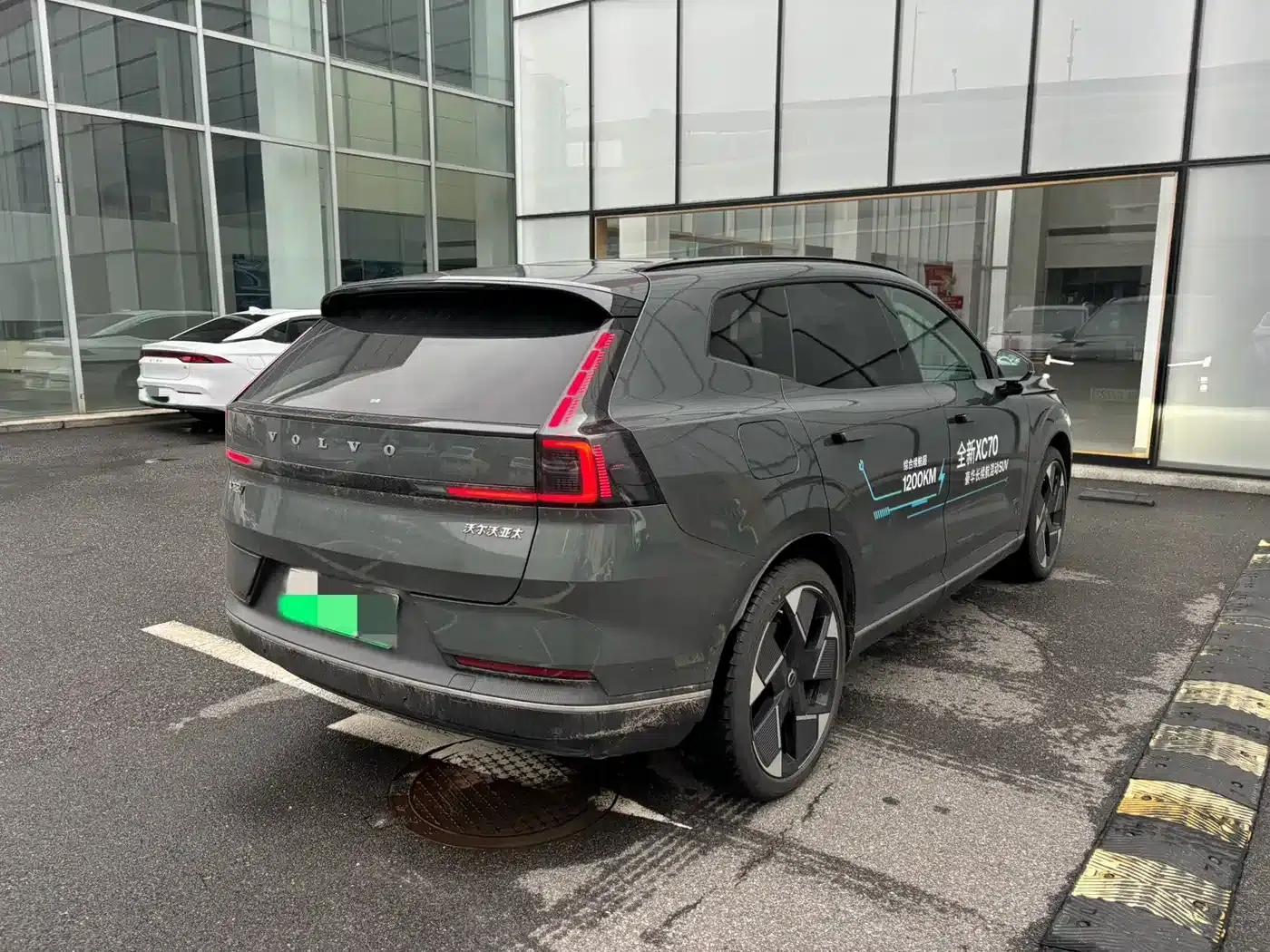 2026 Volvo XC70 Plug-in Hybrid, All-Wheel Drive, Ultra Range — миниатюра 2