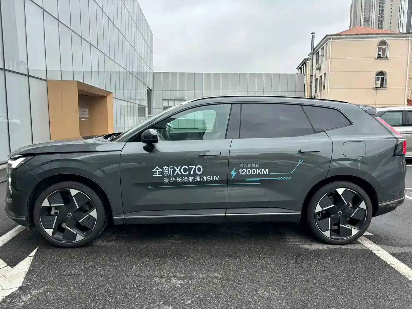 2026 Volvo XC70 Plug-in Hybrid, All-Wheel Drive, Ultra Range — миниатюра 4