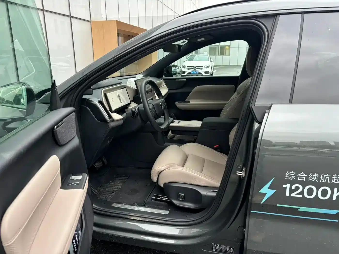 2026 Volvo XC70 Plug-in Hybrid, All-Wheel Drive, Ultra Range — миниатюра 5