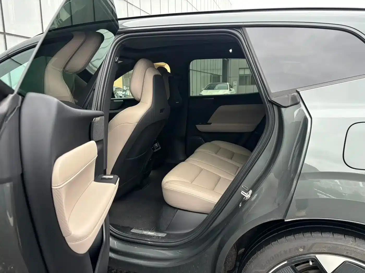 2026 Volvo XC70 Plug-in Hybrid, All-Wheel Drive, Ultra Range — миниатюра 6