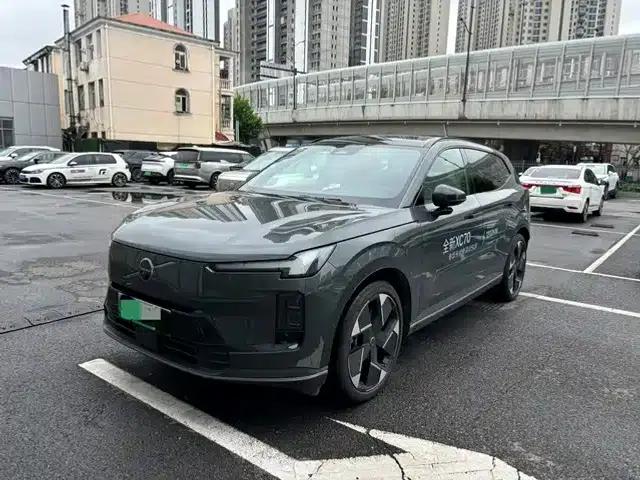2026 Volvo XC70 Plug-in Hybrid, All-Wheel Drive, Ultra Range