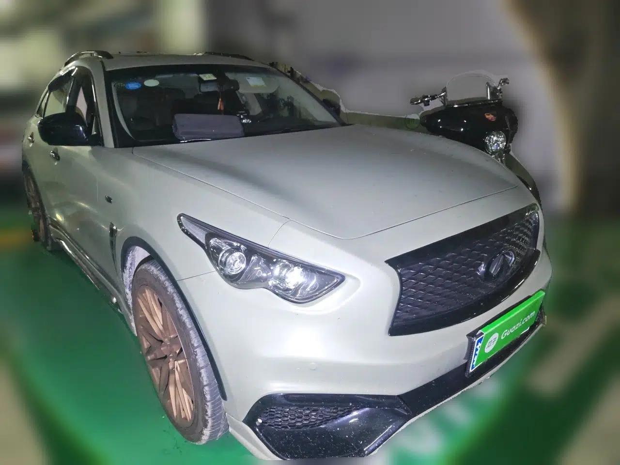 Infiniti QX70 2013 3.7L Standard Edition — миниатюра 3