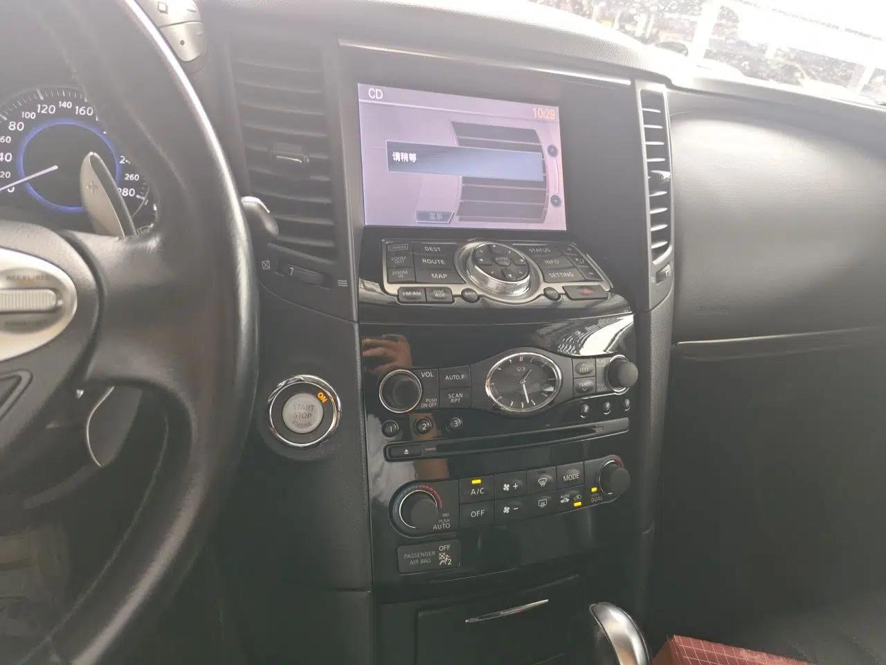Infiniti QX70 2015 3.7L Shadow Edition — миниатюра 13