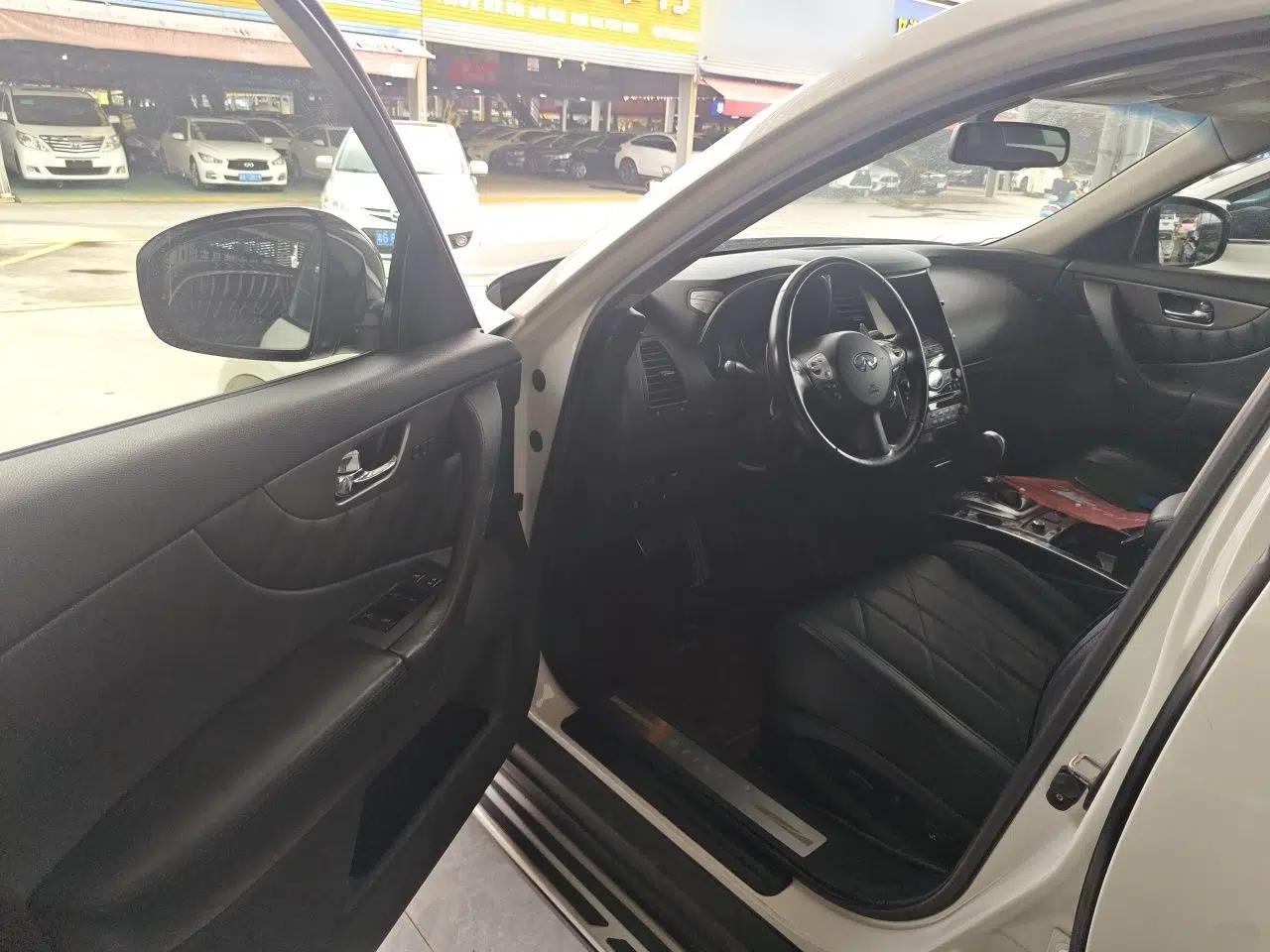 Infiniti QX70 2015 3.7L Shadow Edition — миниатюра 16