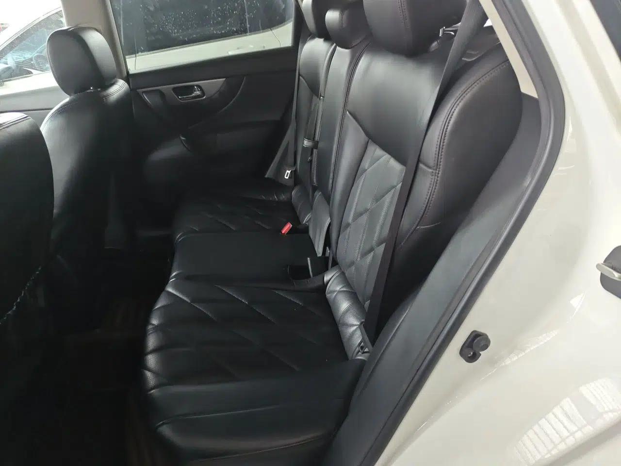 Infiniti QX70 2015 3.7L Shadow Edition — миниатюра 17
