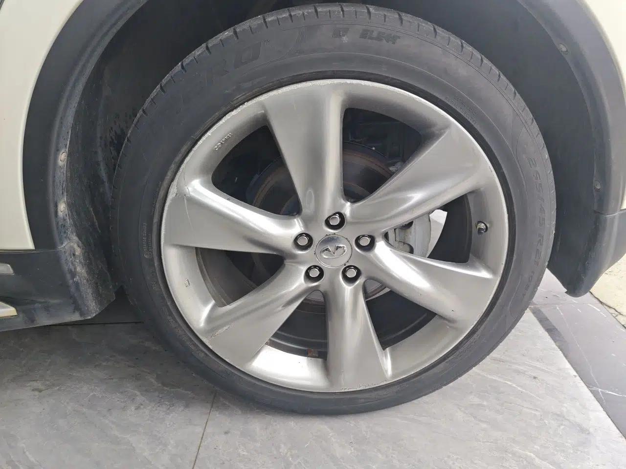 Infiniti QX70 2015 3.7L Shadow Edition — миниатюра 8