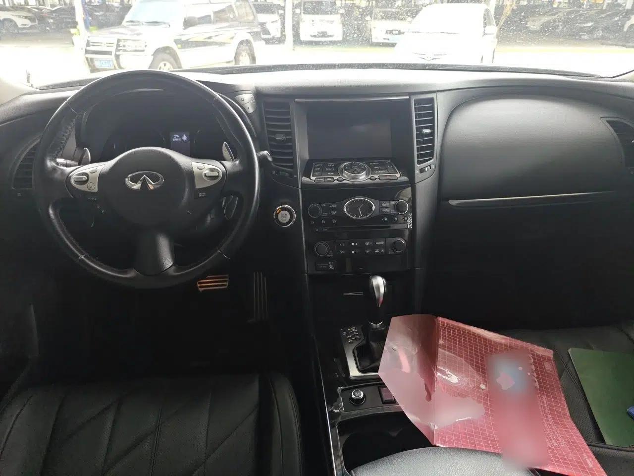 Infiniti QX70 2015 3.7L Shadow Edition — миниатюра 9