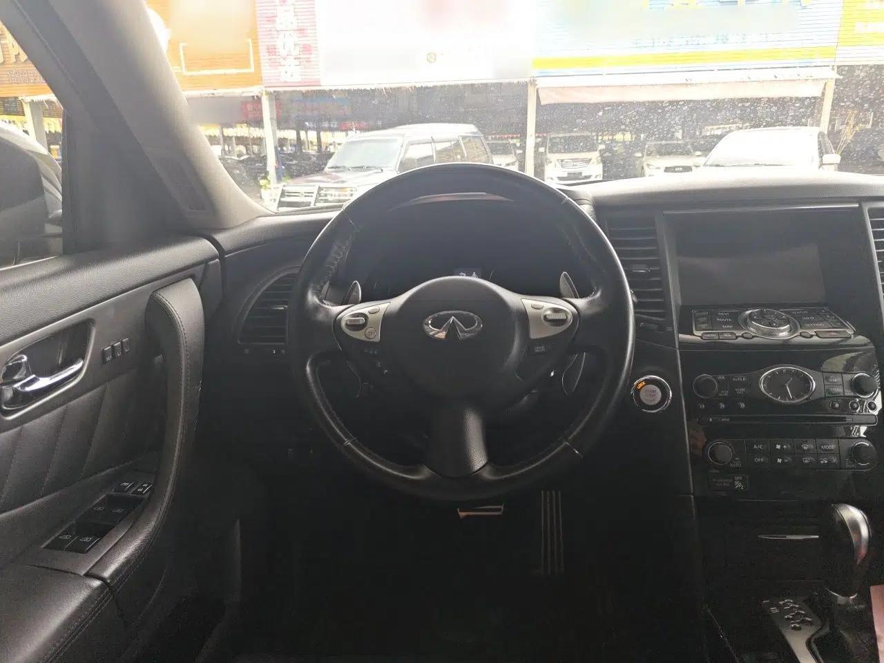 Infiniti QX70 2015 3.7L Shadow Edition — миниатюра 10