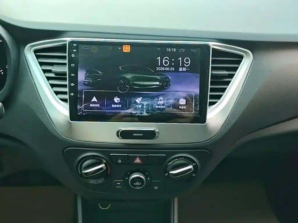 2016 Hyundai Verna 1.4L Manual GLS Cool Edition — миниатюра 13