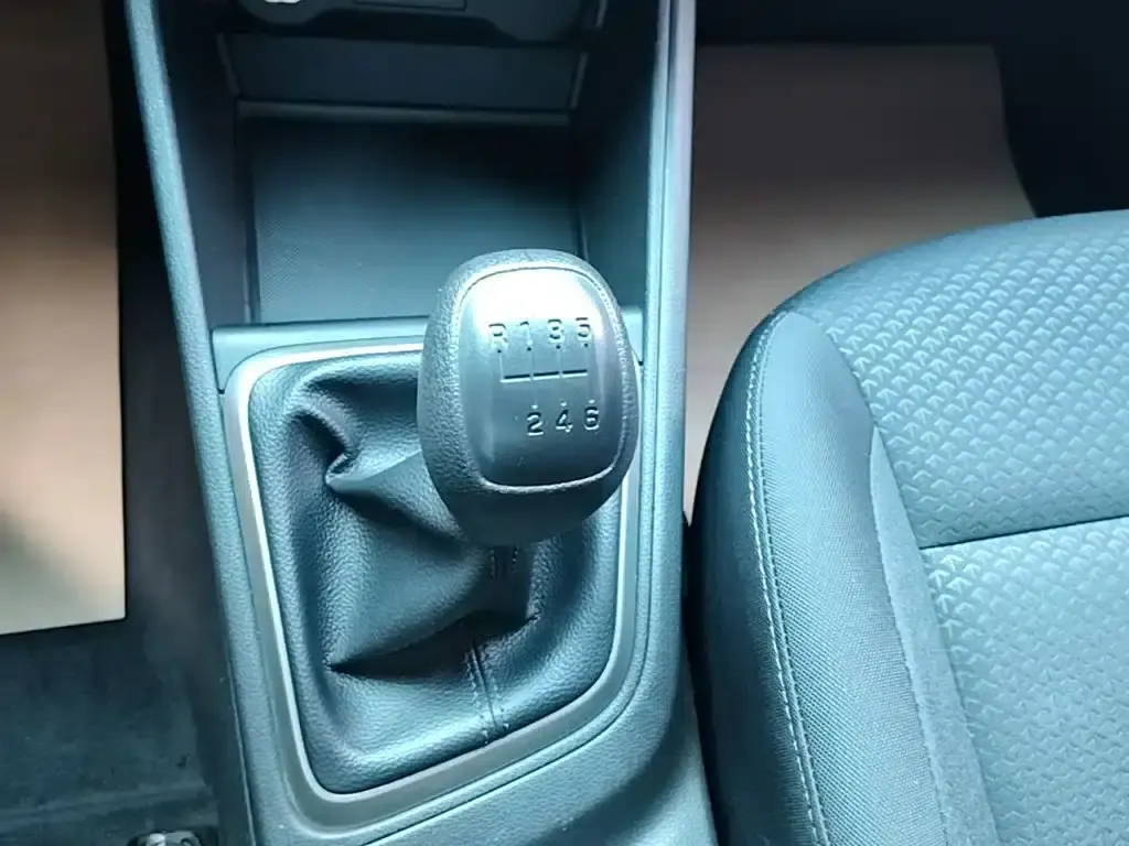 2016 Hyundai Verna 1.4L Manual GLS Cool Edition — миниатюра 14