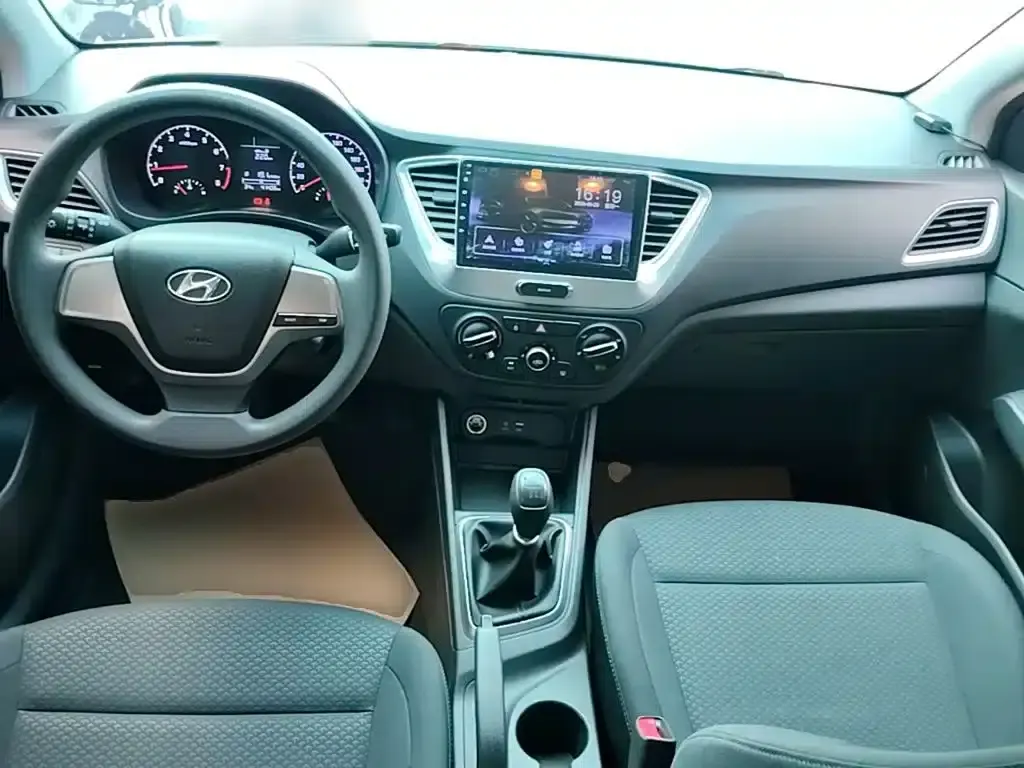 2016 Hyundai Verna 1.4L Manual GLS Cool Edition — миниатюра 10