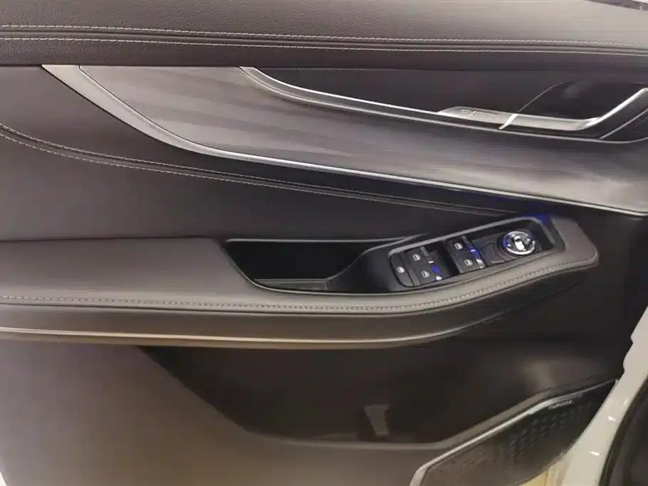 2022 Exeed Chasing Wind Versailles Edition 1.6T DCT Wind Chasing Edition — миниатюра 7