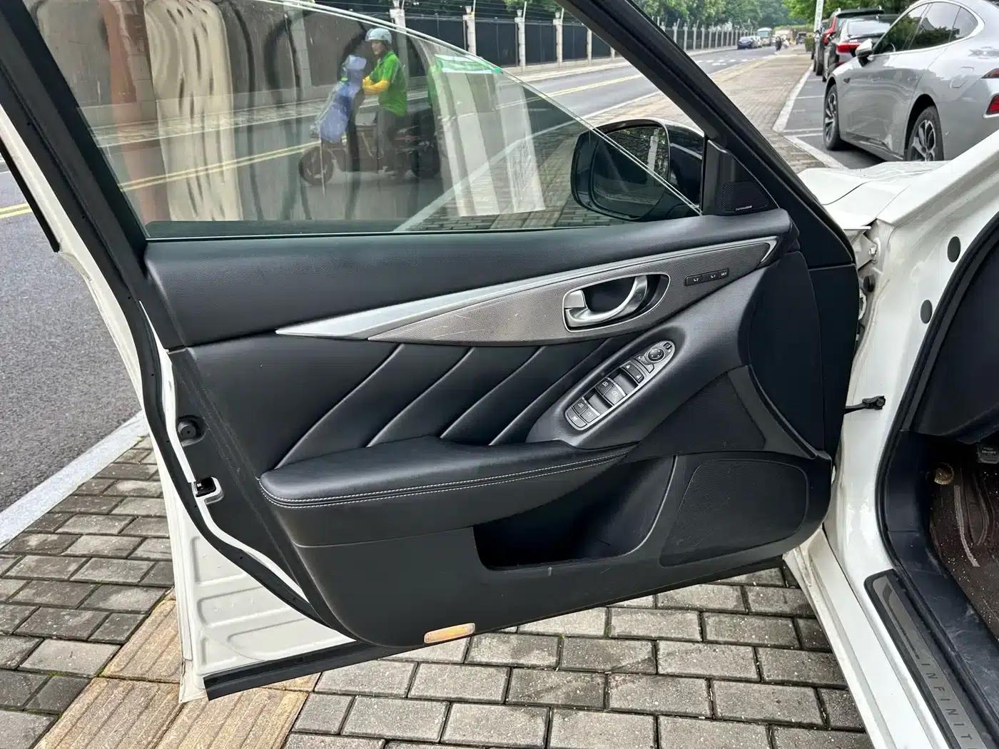 Infiniti Q50 2014 3.7L Comfort Edition — миниатюра 9