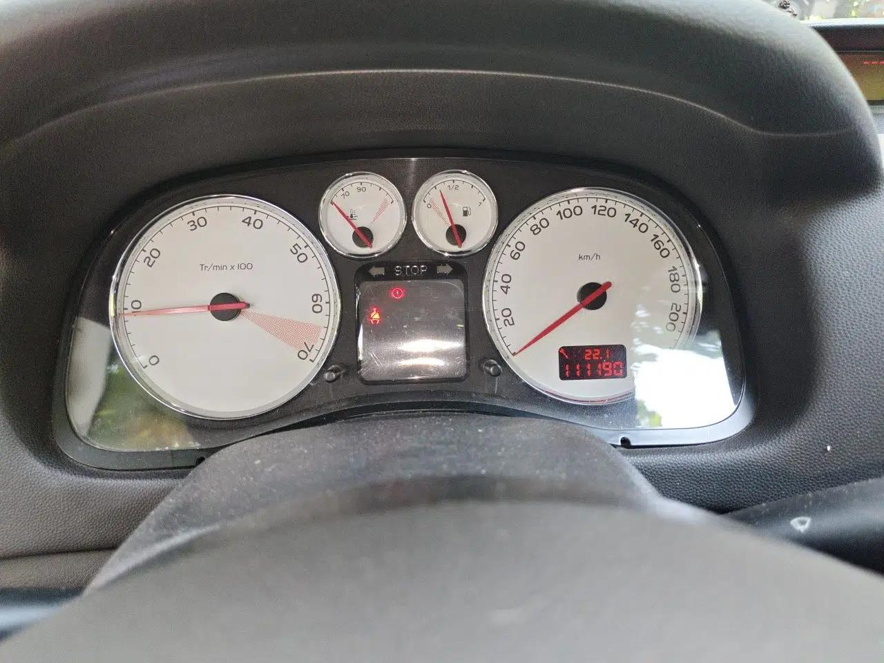 Peugeot 307 2010 Sedan 1.6L Manual Comfort Edition — миниатюра 11