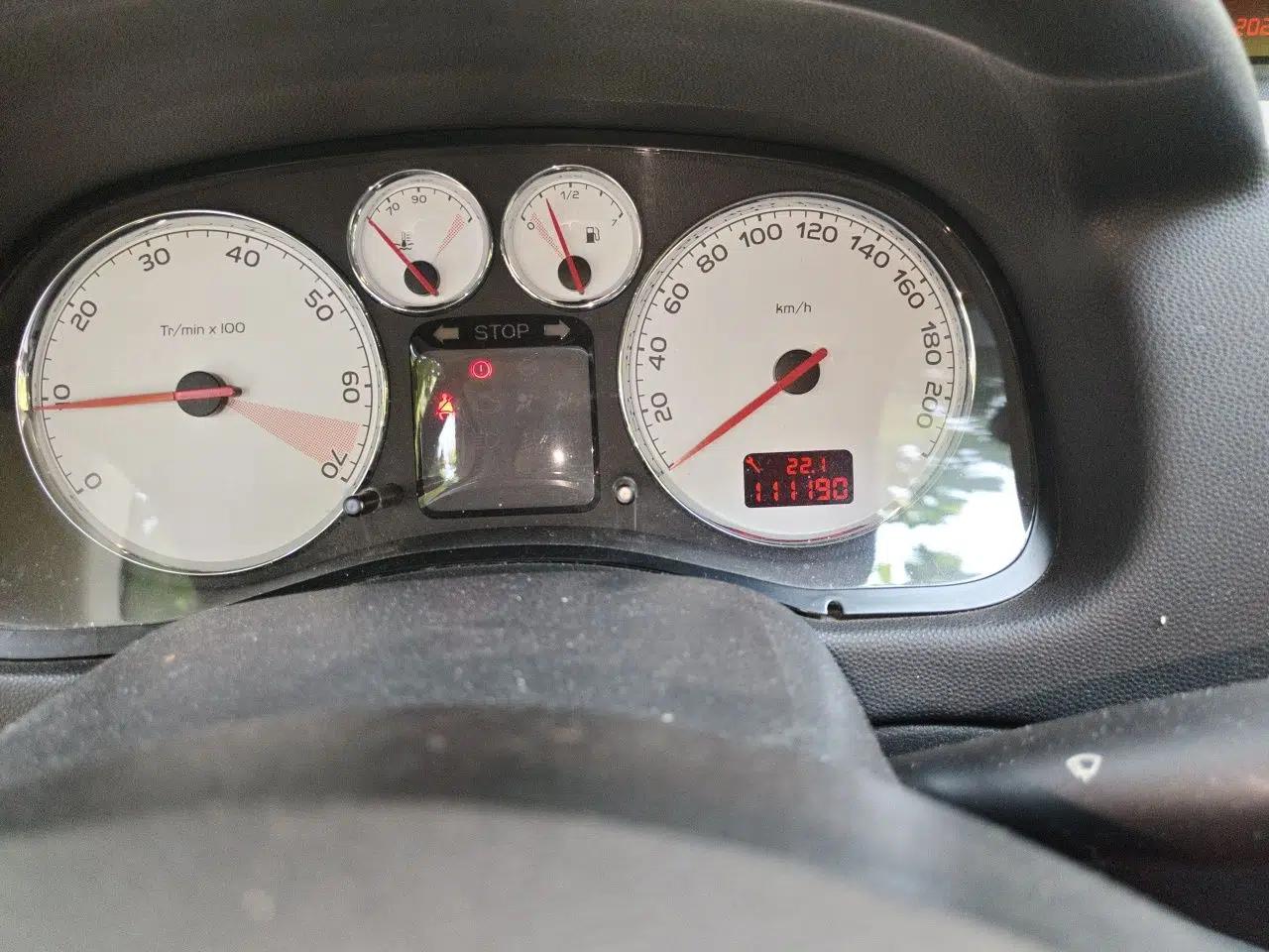 Peugeot 307 2010 Sedan 1.6L Manual Comfort Edition — миниатюра 12
