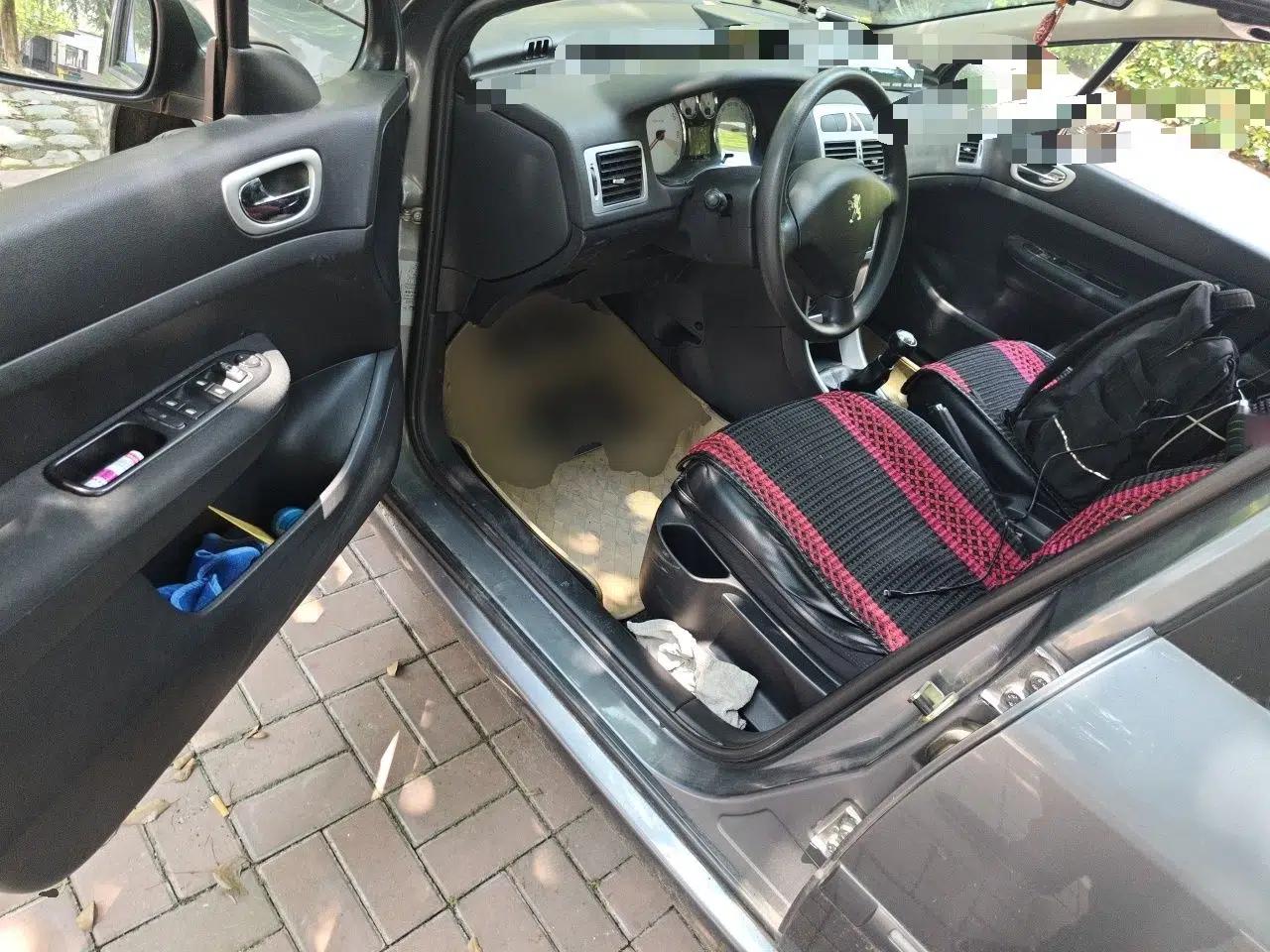 Peugeot 307 2010 Sedan 1.6L Manual Comfort Edition — миниатюра 16