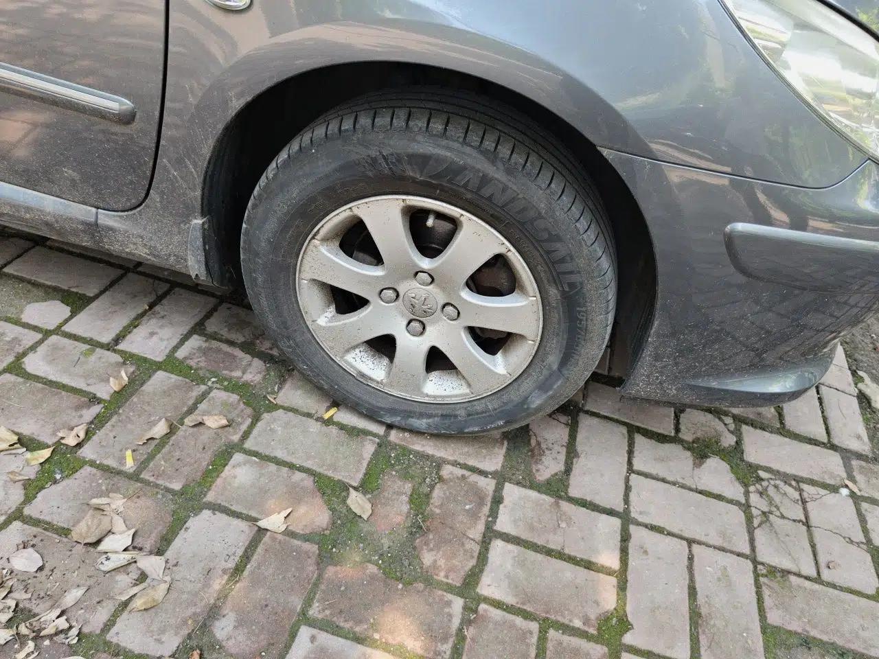 Peugeot 307 2010 Sedan 1.6L Manual Comfort Edition — миниатюра 8